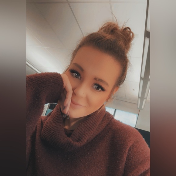 Meet your Posher, Nicole - Picture 1 of 4